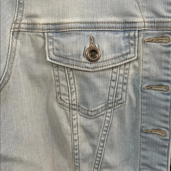 Torrid Like NEW Light Wash Cropped Collarless 3/4 sleeve Jean Jacket Medium - Picture 5 of 11